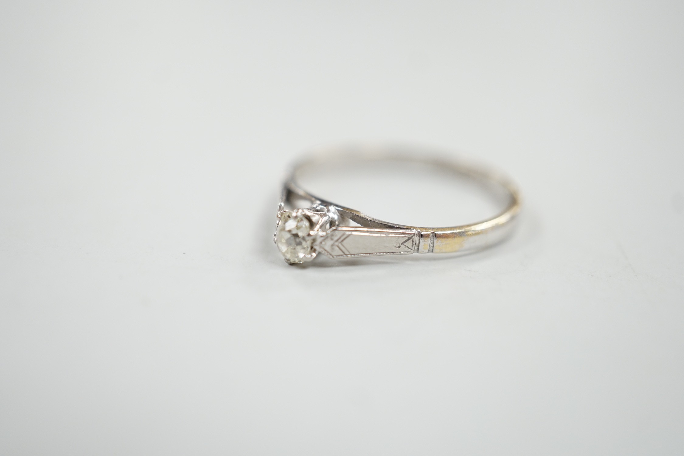 An 18ct, plat and solitaire diamond set ring, size P/Q, gross weight 2.1 grams.